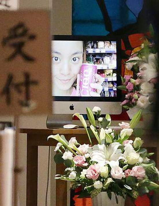 速報 画像 動画あり 三鷹女子高生刺殺事件 容疑者の知人が語った 最後の電話内容 さらに 告別式での遺影が問題に 飲酒をしていた事が判明 トレンディーノ超最新話